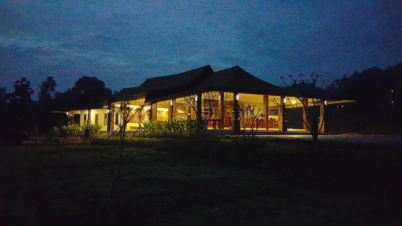Phu Chom Mork Resort Sangkhla Buri Exteriör bild